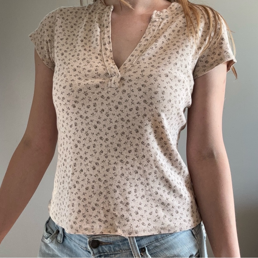 Gap Stretch Women’s Brown Floral Ribbed V-Neck Tee - Picture 2 of 4